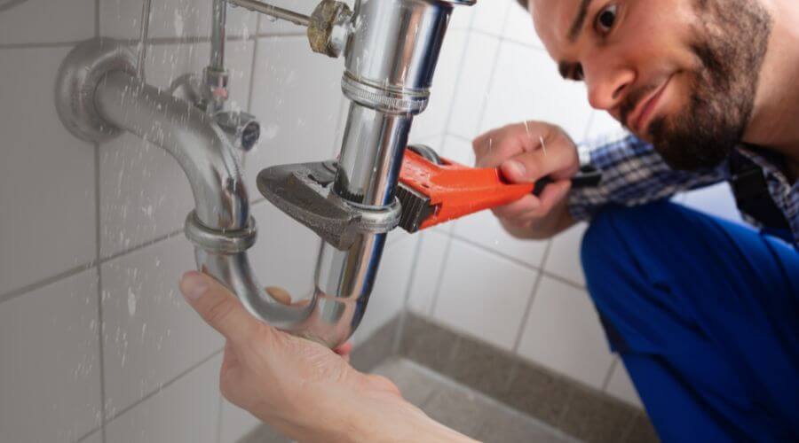 Professional clogged toilet repair services in Koshkonong, MO